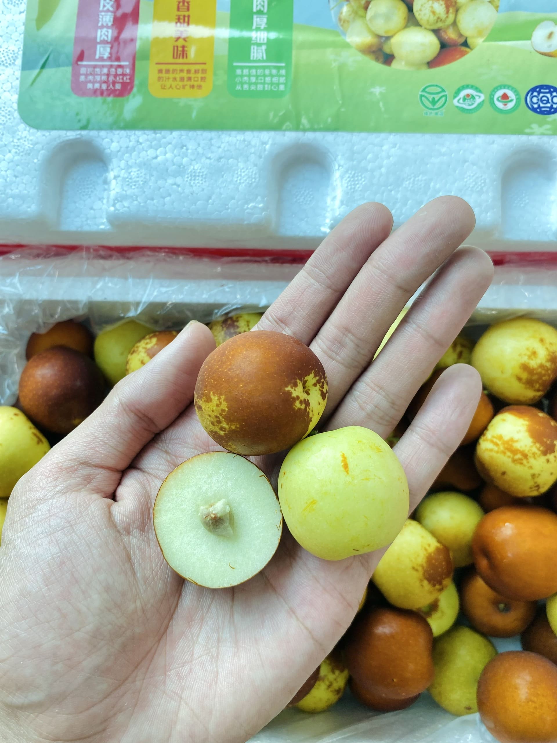 Hồng Táo thùng xốp tem đỏ (Thùng 1.4kg)